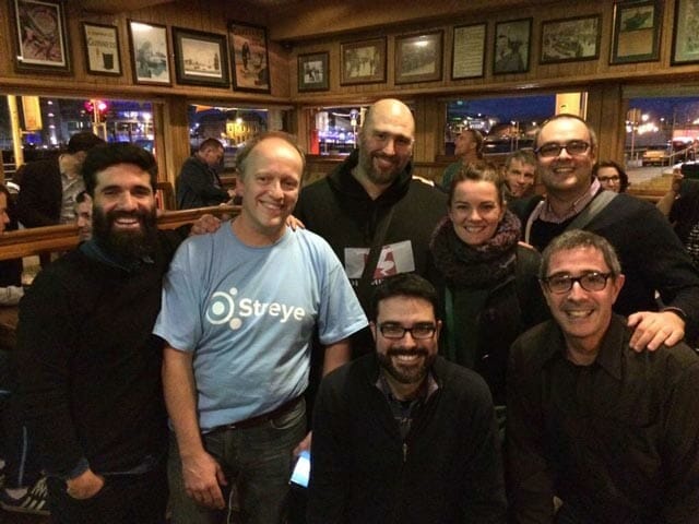 Españoles en MOJOCON - MoJo MobileJournalism Smartphone filmmakers - Tomando Guiness