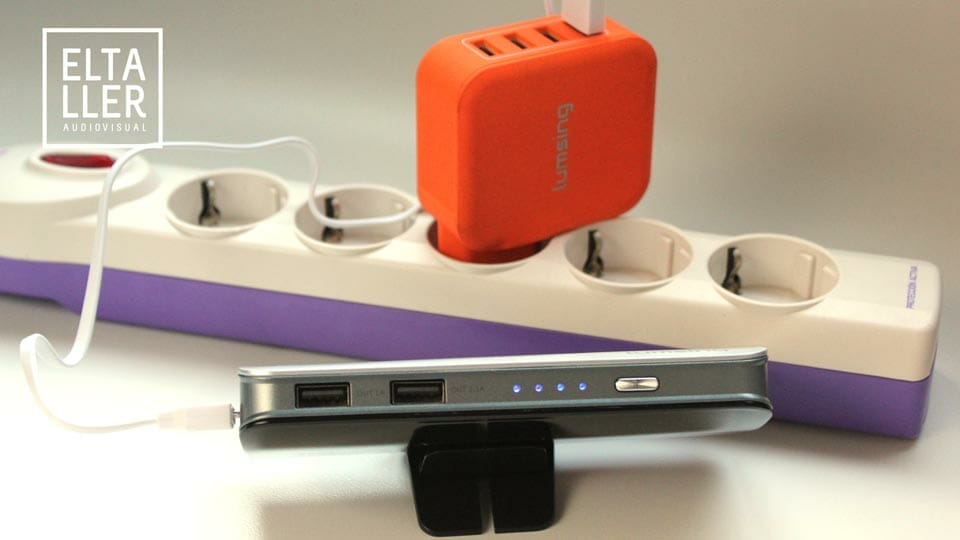 Lumsing cargador de pared llenando la batería externa portátil